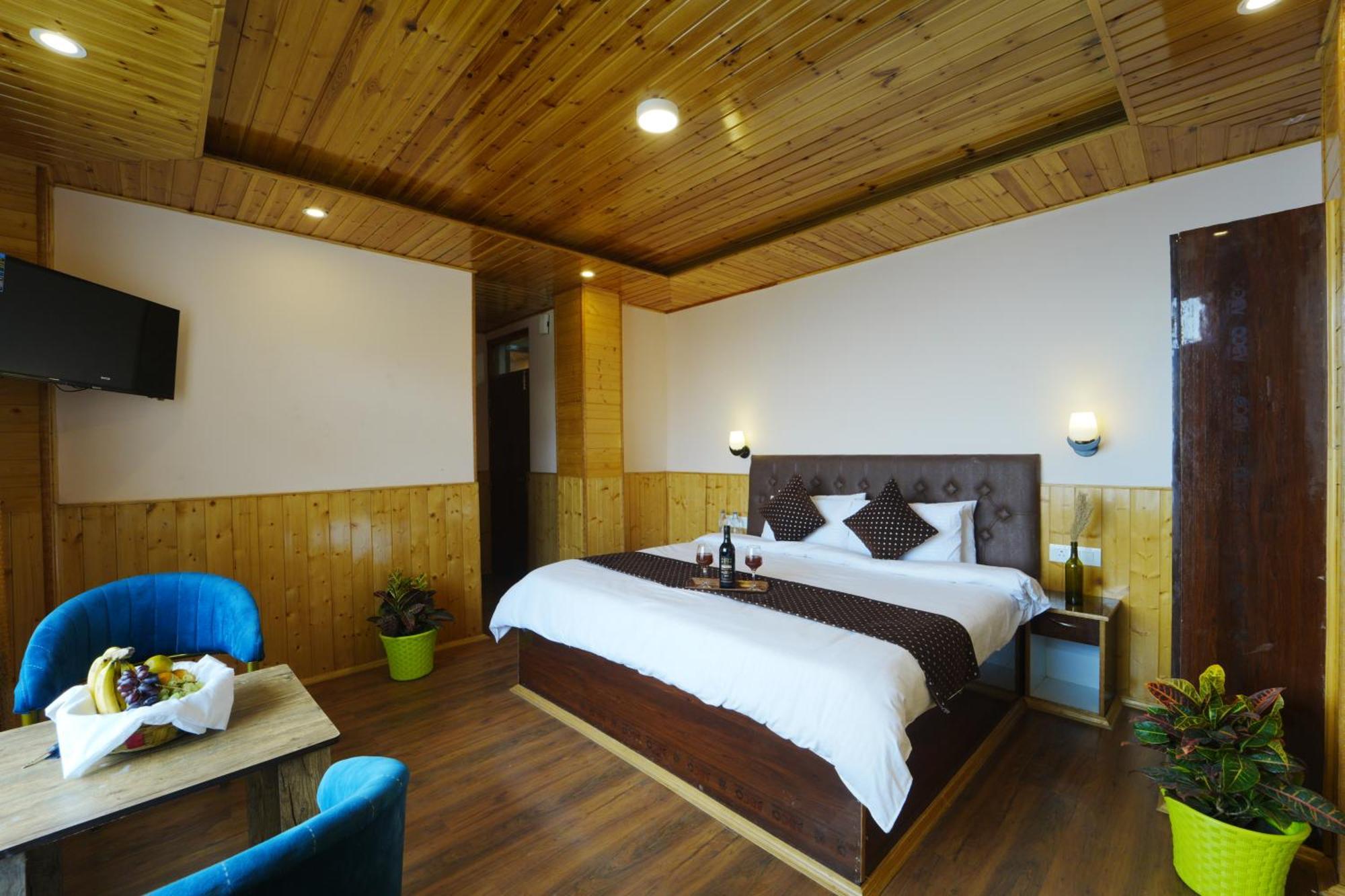 Crested View -orchard * Kufri