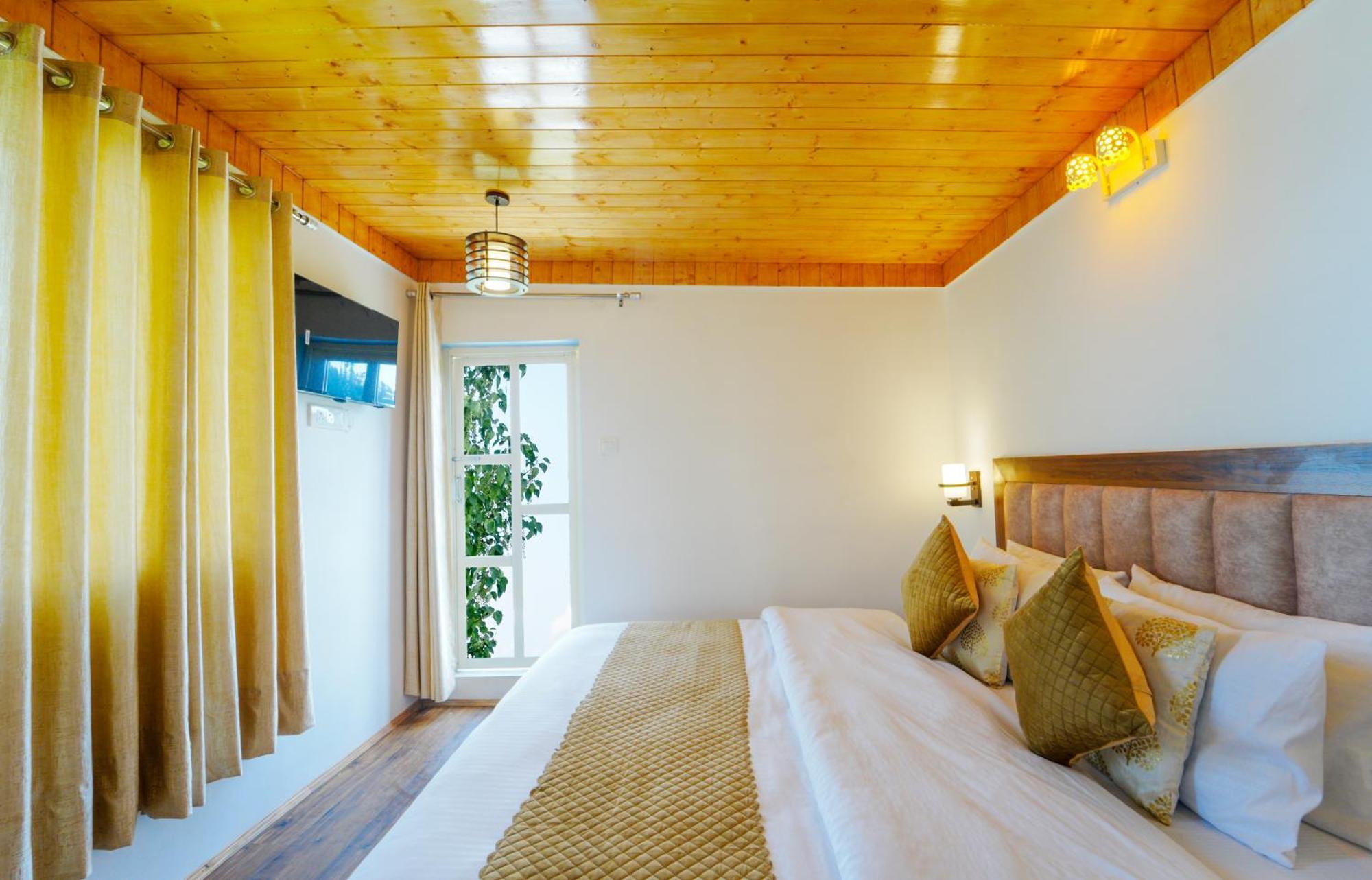 Crested View -orchard * Kufri
